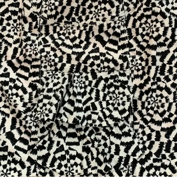 Leifsdottir knee length skirt size 6 black & white geometric print‎ ruffle EUC - Picture 6 of 8